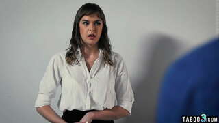 Couage ಪತ್ನಿ ಆದೇಶ ತನ್ನ ನೌಕರರ ವ್ಯಾನ್ಗಾರ್ಡ್ ಫಕ್ ತನ್ನ hubby