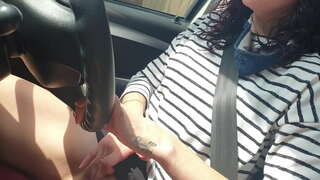 ���ူသုံးတဲ့ကားကိုမောင်းစဉ်နှင့်အတူကစားခြင်းငါ့အသေးစားလာျ