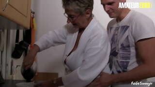 REIFE СЕКСУАЛНО - #Erna - Похотливая Пума С Голям Жопой Скача На Пениса И отсасывает Мъжа