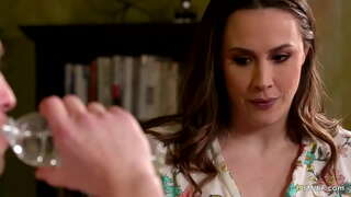 Խորթ մայրը տպավորված է մկանները իր որդուն